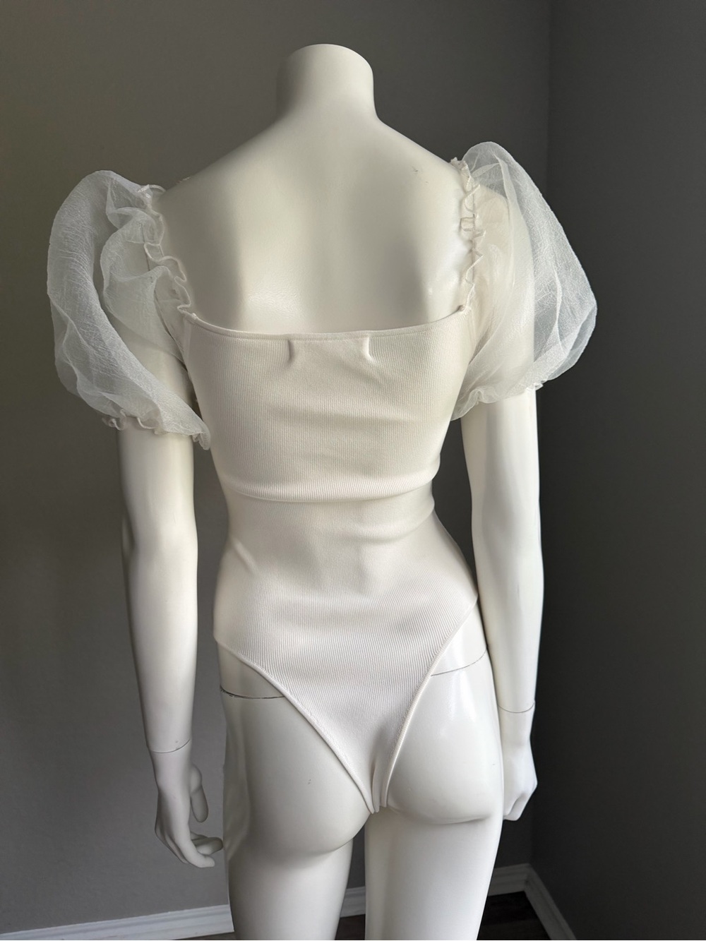 ASTR The Label Darling Ivory Sheer Puff Sleeve Bodysuit Small Coquette - Picture 5 of 10
